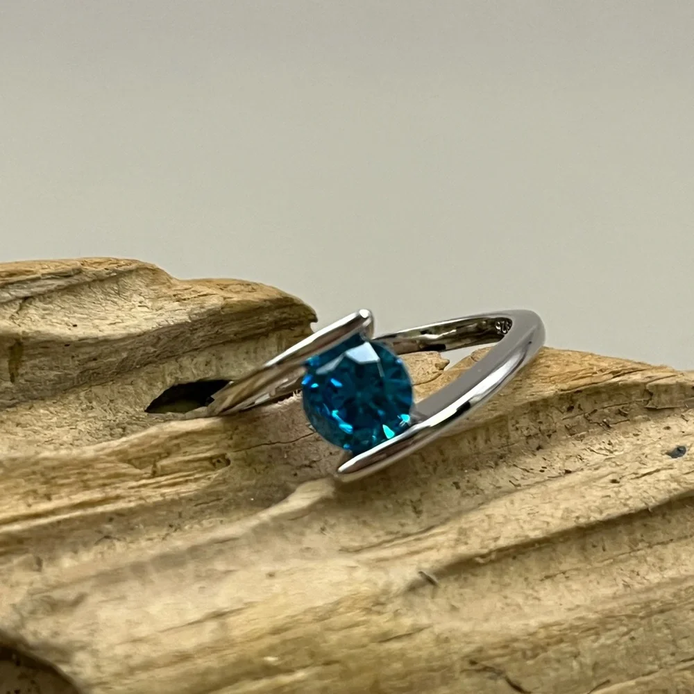 Elegant Silver Ring with Blue Gemstone